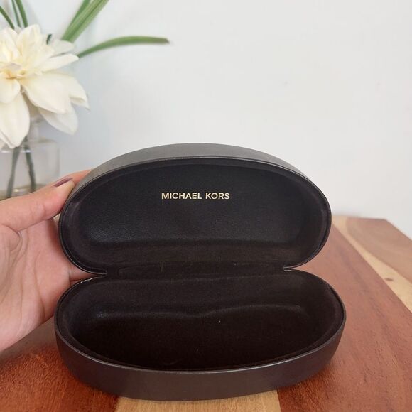 Michael kors sunglasses case - Picture 4 of 4